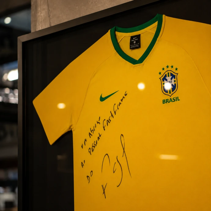 Emolduração profissional de camisa de futebol personalizada