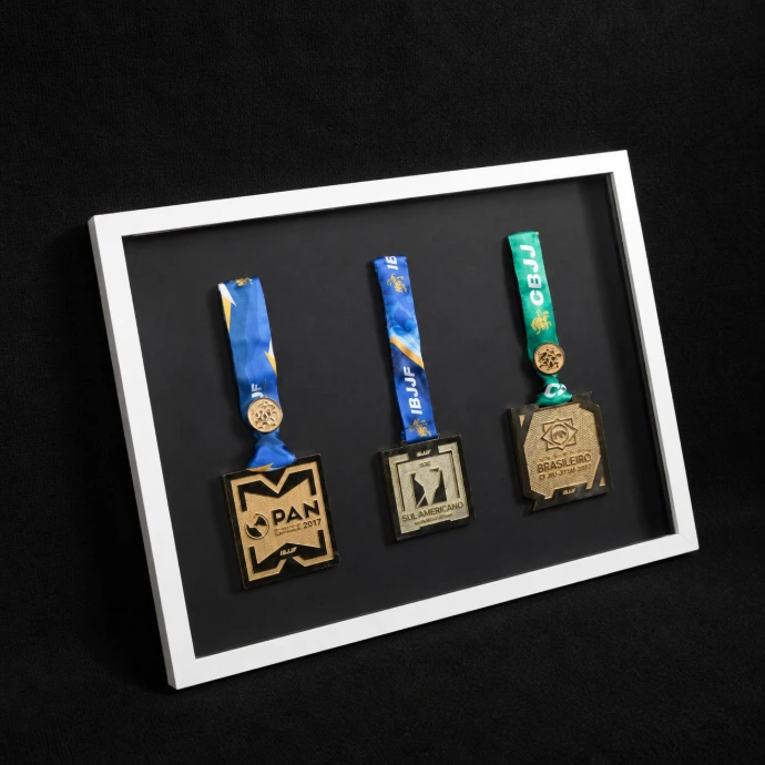 Quadro caixa para preservação de objetos com valor sentimental